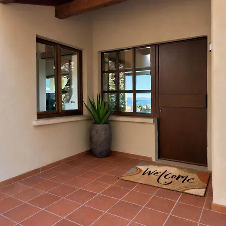 Elisea - Panoramica Con Piscina Privata Sul Di Garda ヴィラ